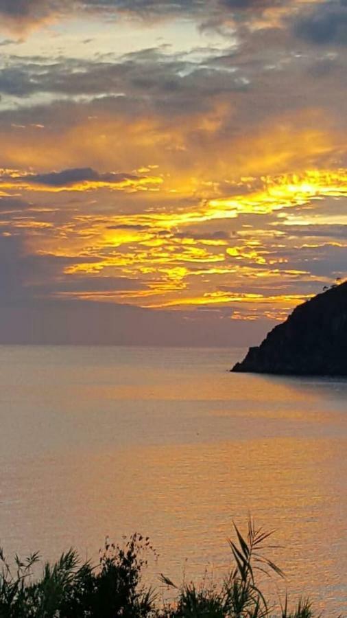 모네글리아 Un Gioiello Con Vista Mare 빌라 외부 사진